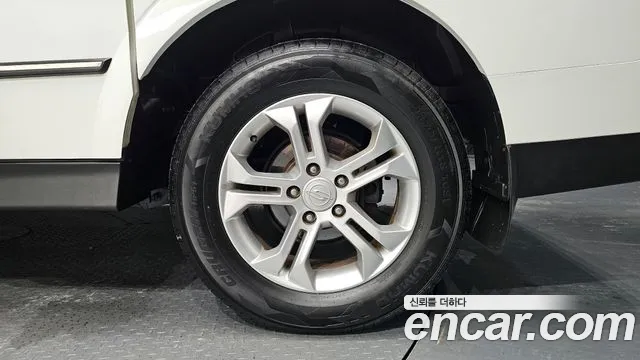 KGM Korando 2014 thumb 8
