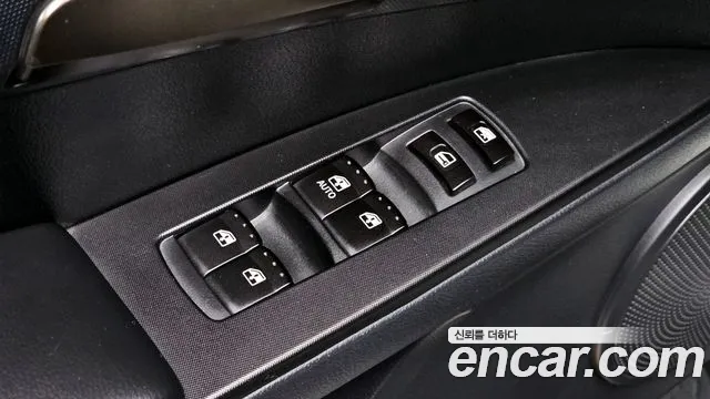 KGM Korando 2014 thumb 9