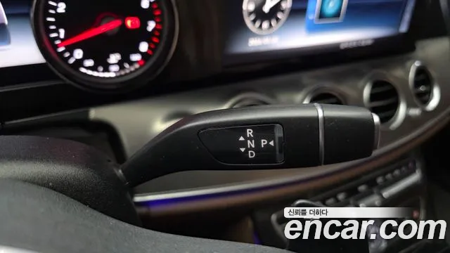 Mercedes-Benz E-Class 2019 thumb 9