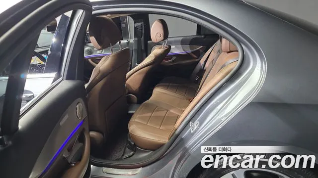 Mercedes-Benz E-Class 2019 thumb 8