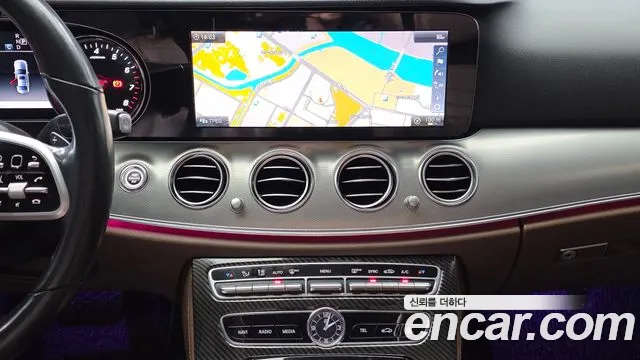 Mercedes-Benz E-Class 2019 thumb 3