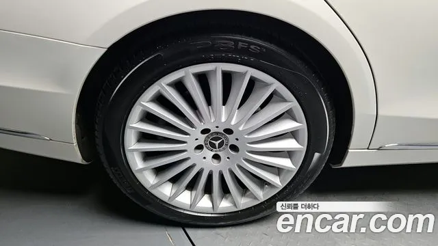 Mercedes-Benz S-Class 2019 thumb 10