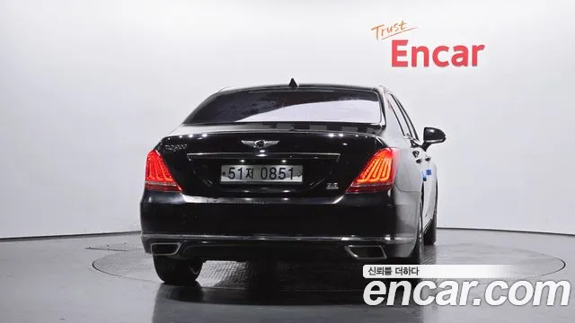Genesis G90 2016 thumb 10