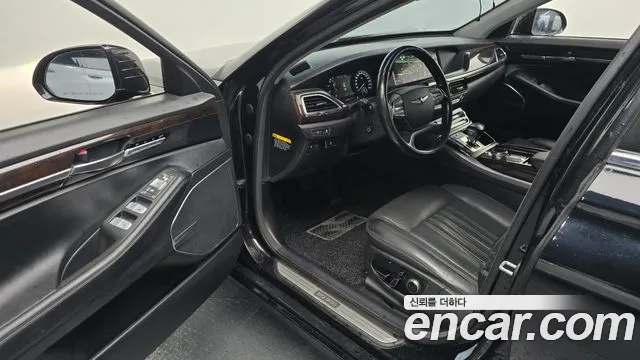 Genesis G90 2016 thumb 2