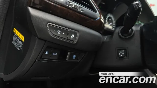 Genesis G90 2016 thumb 9