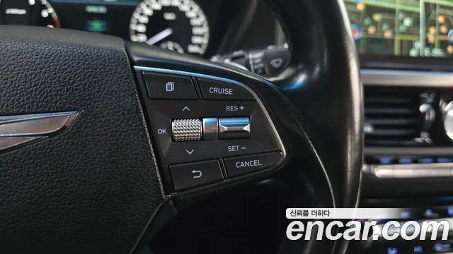 Genesis G90 2016 thumb 4