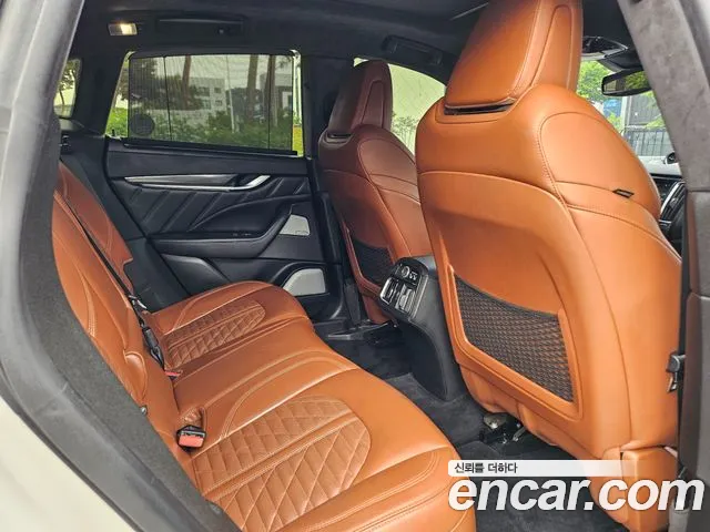 Maserati Levante 2019 thumb 6