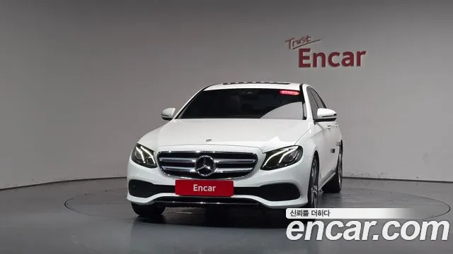 Mercedes-Benz E-Class 2018 thumb 12
