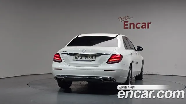 Mercedes-Benz E-Class 2018 thumb 9