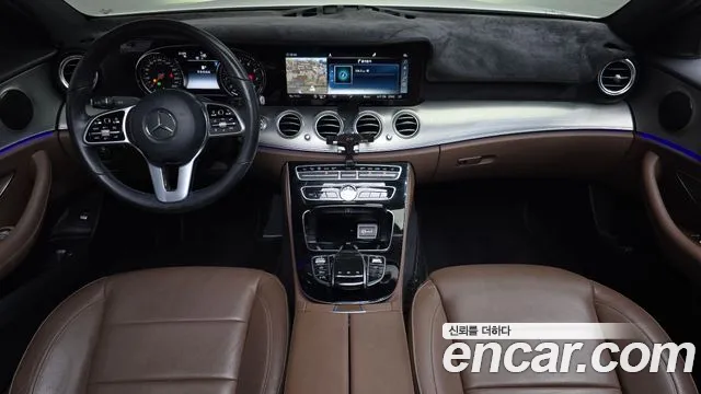 Mercedes-Benz E-Class 2018 thumb 11