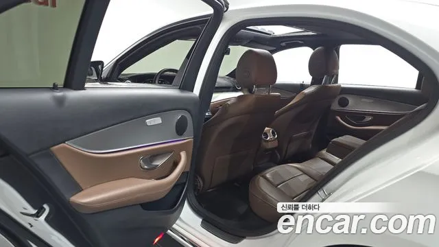 Mercedes-Benz E-Class 2018 thumb 2