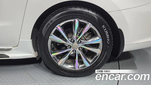 Kia Carnival 2019 thumb 11