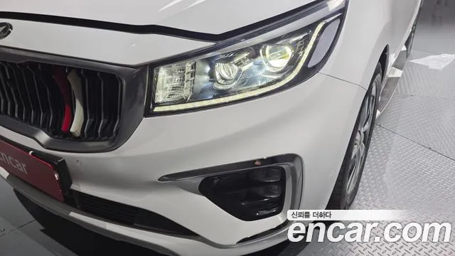 Kia Carnival 2019 thumb 3