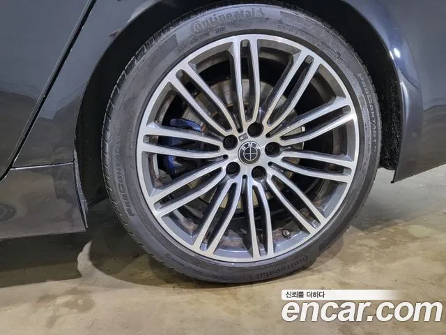 BMW 5 серии 2019 thumb 9