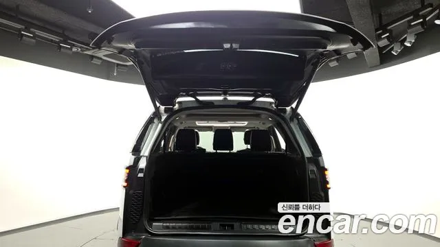 Land Rover Discovery 2019 thumb 8