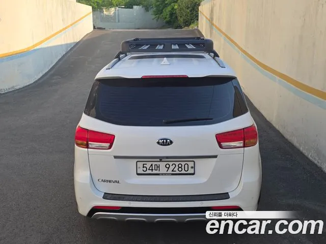Kia Carnival 2016 thumb 5
