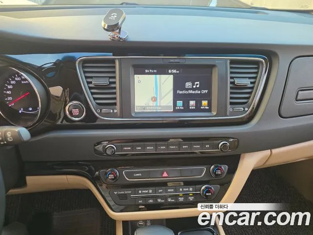 Kia Carnival 2016 thumb 12