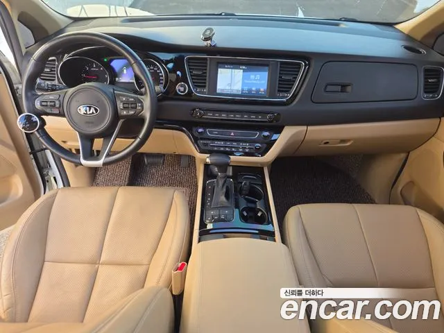 Kia Carnival 2016 thumb 3