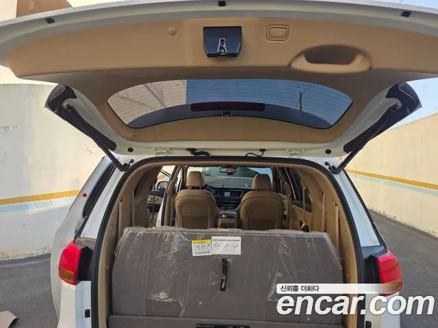 Kia Carnival 2016 thumb 11