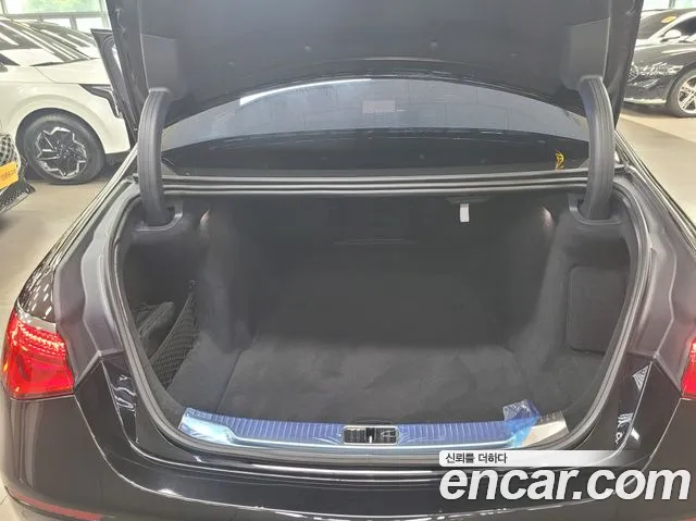 Mercedes-Benz S-Class 2025 thumb 4