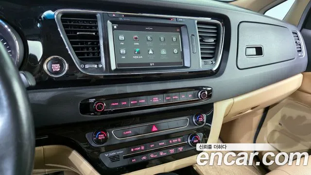 Kia Carnival 2016 thumb 2