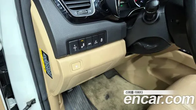 Kia Carnival 2016 thumb 10