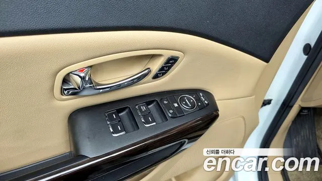 Kia Carnival 2016 thumb 6