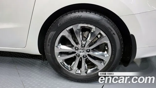Kia Carnival 2016 thumb 9