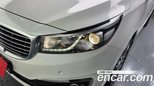 Kia Carnival 2016 thumb 11