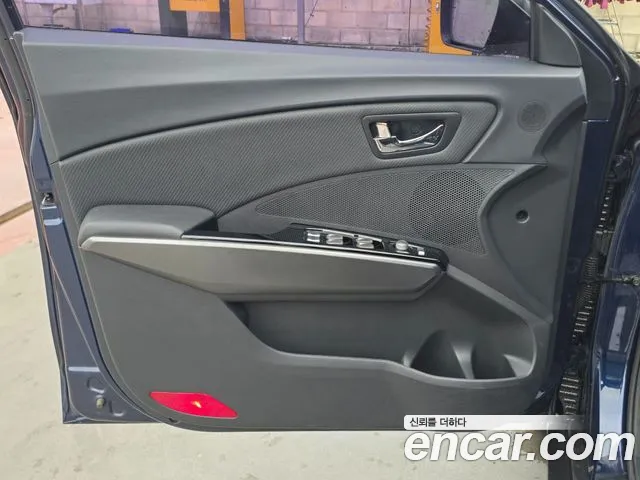 KGM Tivoli Air 2018 thumb 6