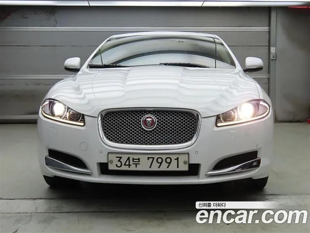 Jaguar XF 2014 thumb 9