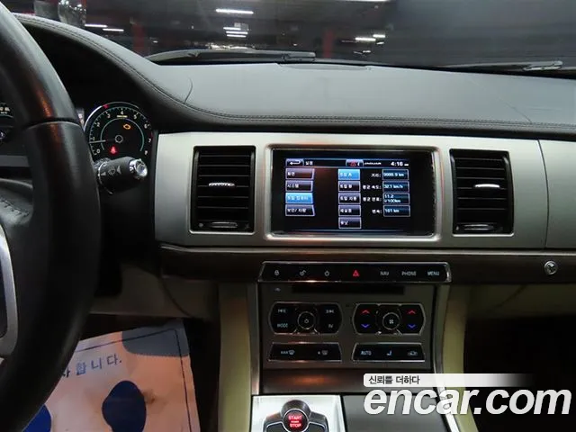 Jaguar XF 2014 thumb 8
