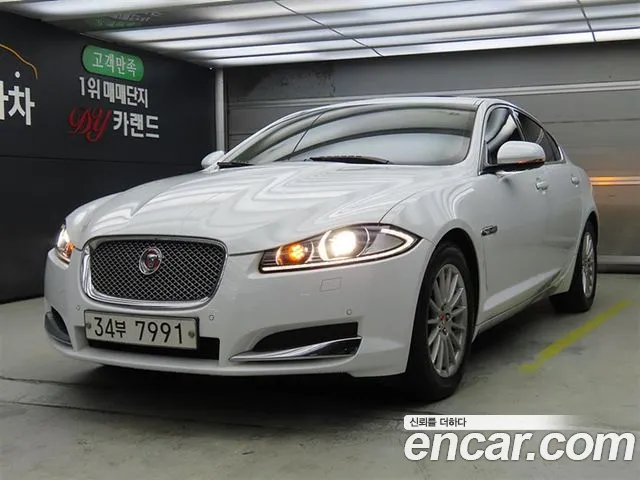Jaguar XF 2014 thumb 11