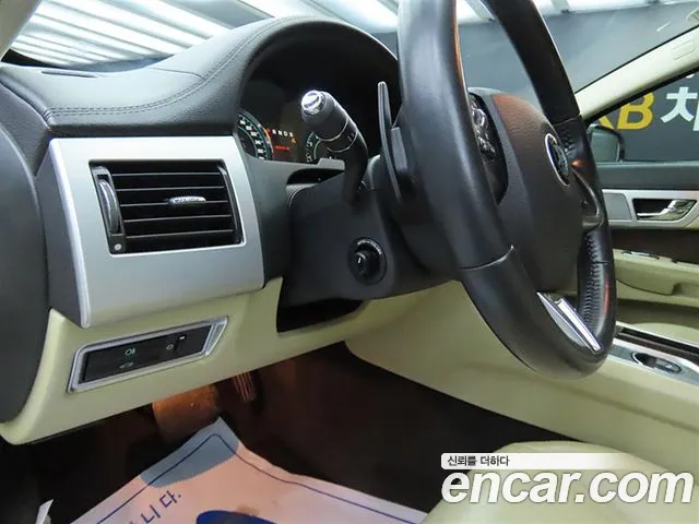 Jaguar XF 2014 thumb 3