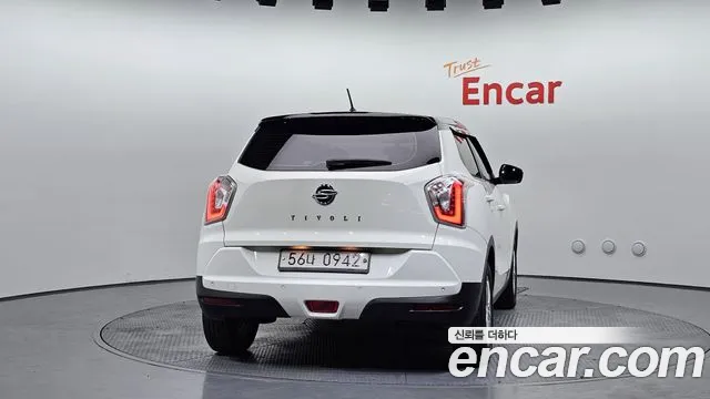 KGM Tivoli 2015 thumb 4