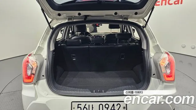 KGM Tivoli 2015 thumb 7