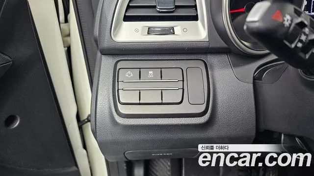 KGM Tivoli 2015 thumb 11