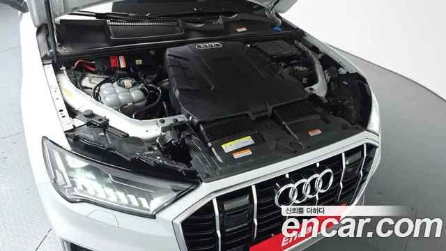 Audi Q7 2021 thumb 4