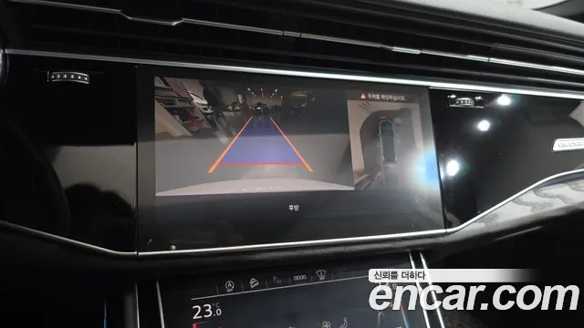 Audi Q7 2021 thumb 3