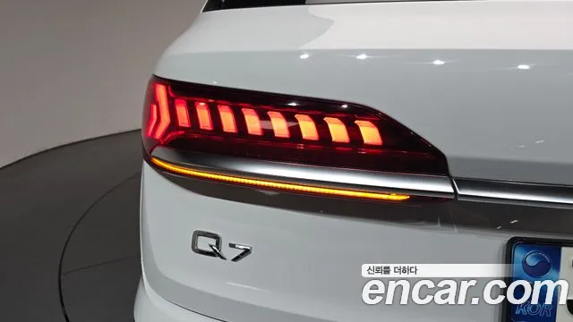 Audi Q7 2021 thumb 8