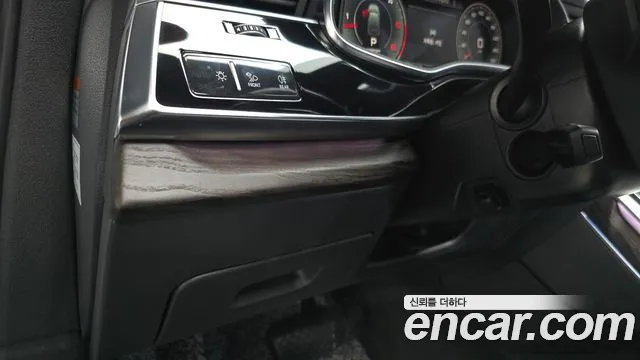 Audi Q7 2021 thumb 7