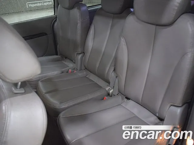 Kia Canival 2010 thumb 10