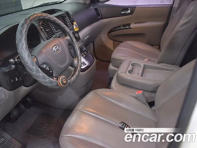 Kia Canival 2010 thumb 5
