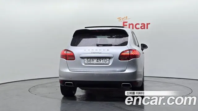 Porsche Cayenne 2011 thumb 6