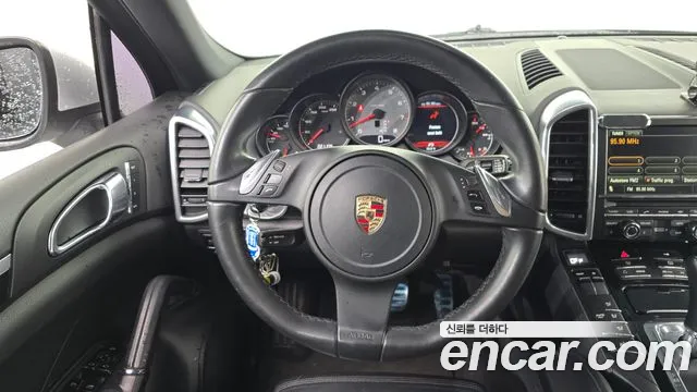Porsche Cayenne 2011 thumb 10
