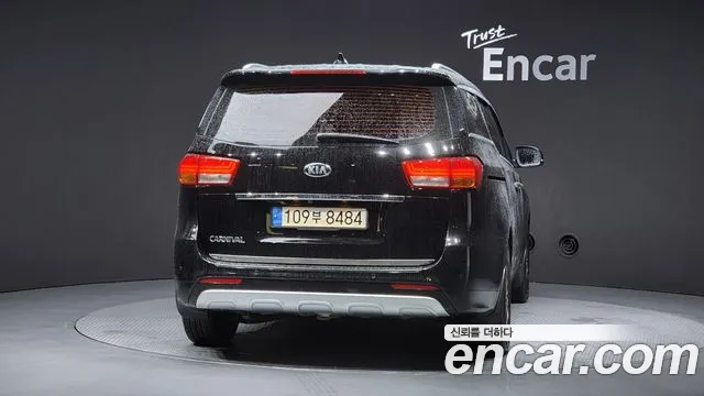 Kia Carnival 2018 thumb 6