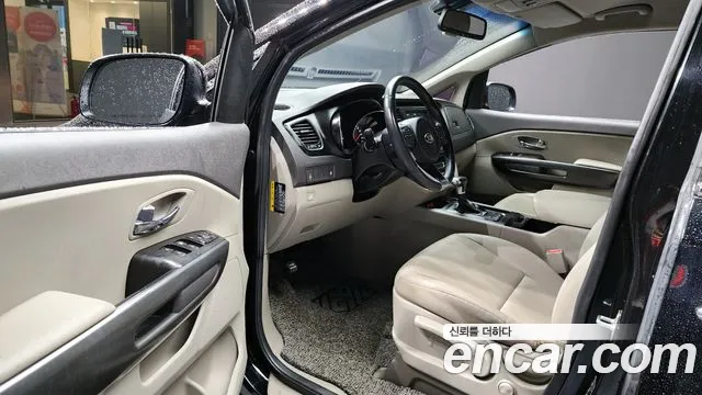 Kia Carnival 2018 thumb 3