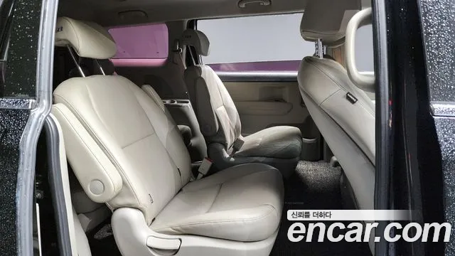 Kia Carnival 2018 thumb 4