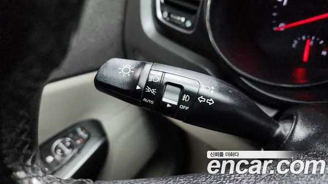 Kia Carnival 2018 thumb 10