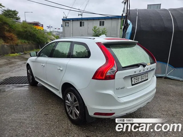 Volvo XC60 2017 thumb 4